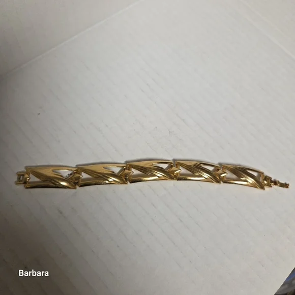 Vintage Monet Gold Plated Open-Work Link Bracelet - Picture 3 of 6